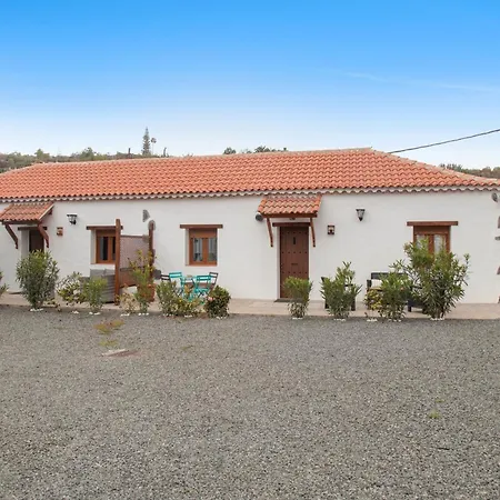 Villa La Tirajanera 2 *